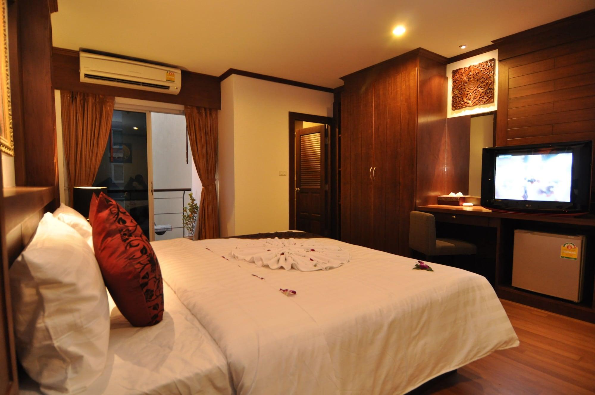 Hemingway'S Hotel Patong Bagian luar foto