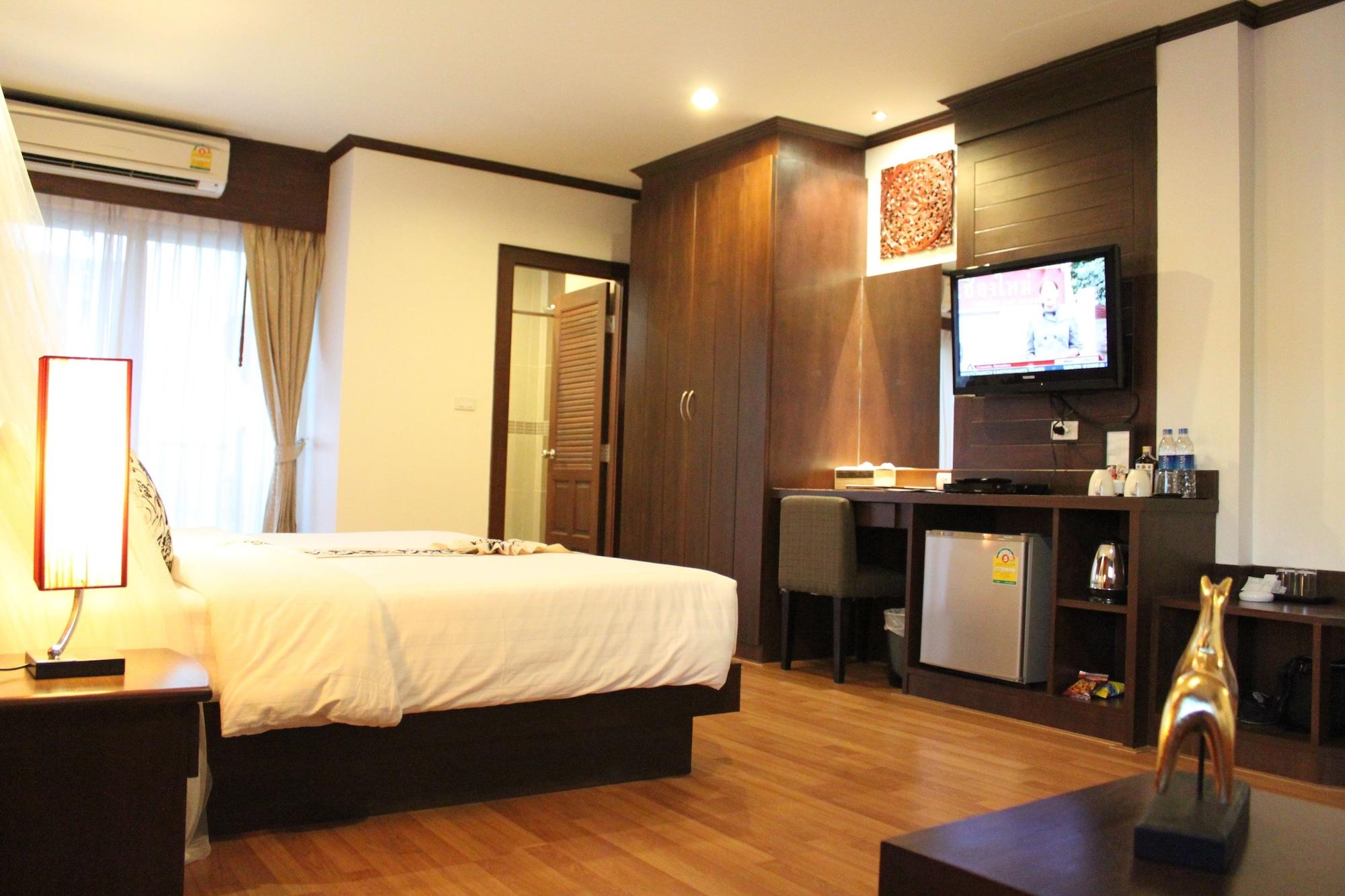 Hemingway'S Hotel Patong Bagian luar foto