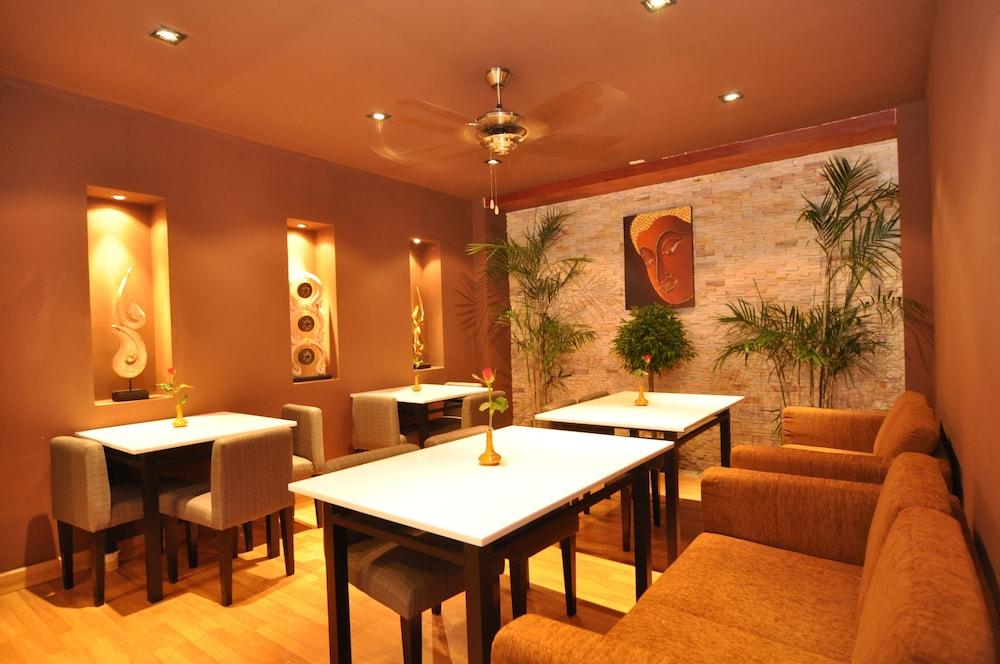 Hemingway'S Hotel Patong Bagian luar foto