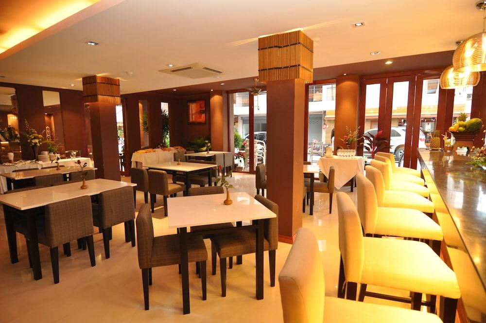 Hemingway'S Hotel Patong Bagian luar foto