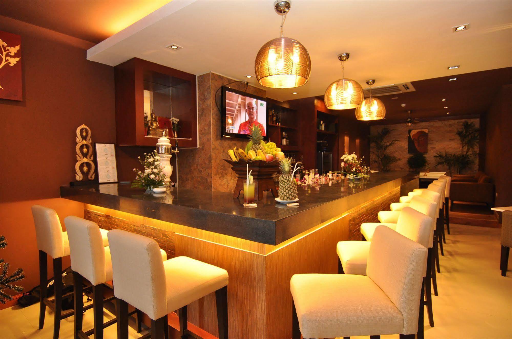 Hemingway'S Hotel Patong Restoran foto